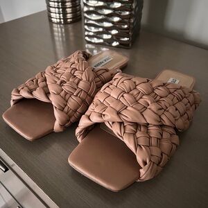 LIKE NEW Steve Madden sandals